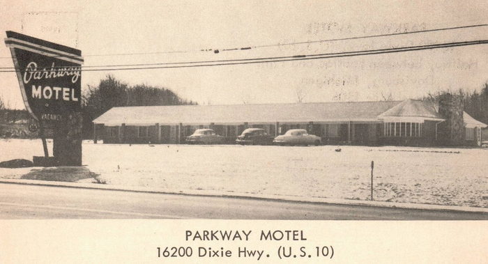 Parkway Motel - Old Postcard